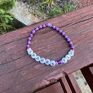 TAYLOR SWIFT | “Sparks Fly” Inspired Friendship Bracelet